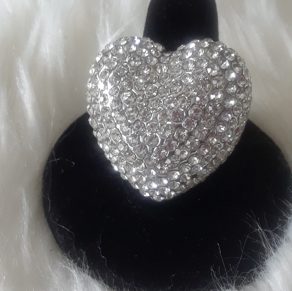 Rhinestone Heart Ring - Picture 3 of 6